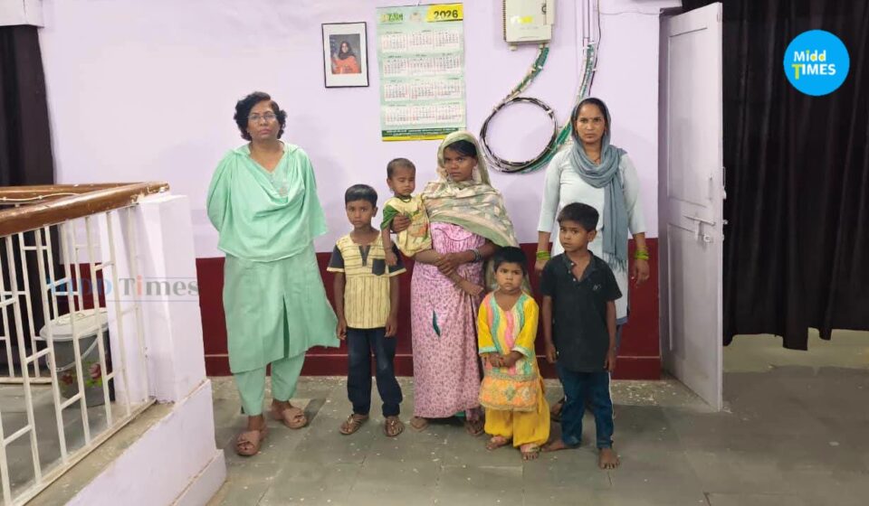Tehsildar’s humanitarian initiative, process of rehabilitation of destitute woman and four children started