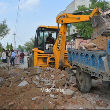 The Sikar Municipal Council is continuously taking effective action to free the city from encroachments and ensure smooth traffic flow for the public.