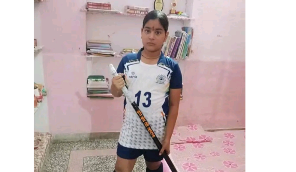 Karauli: Vanshika Prajapat increased the pride of Karauli, won silver medal in Under-17 hockey Vanshika Prajapat